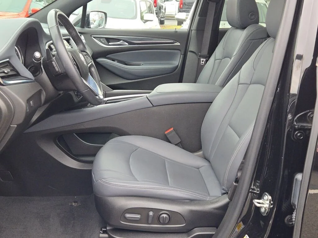 Used 2023 Black Buick Essence image 23