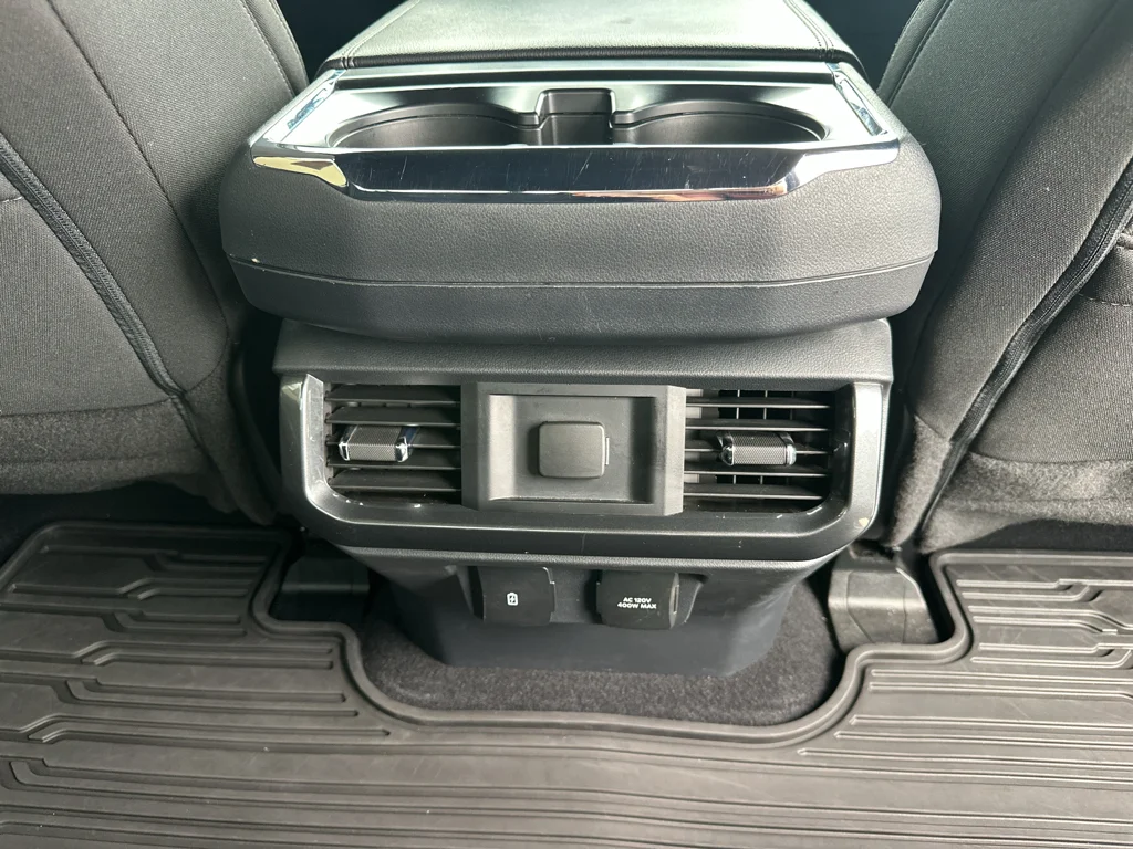 Used 2023 Oxford White Ford XLT image 35
