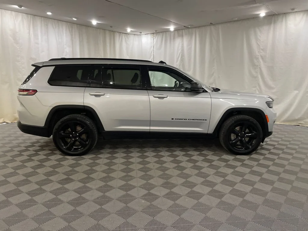 Used 2021 Silver Zynith Jeep Altitude image 4
