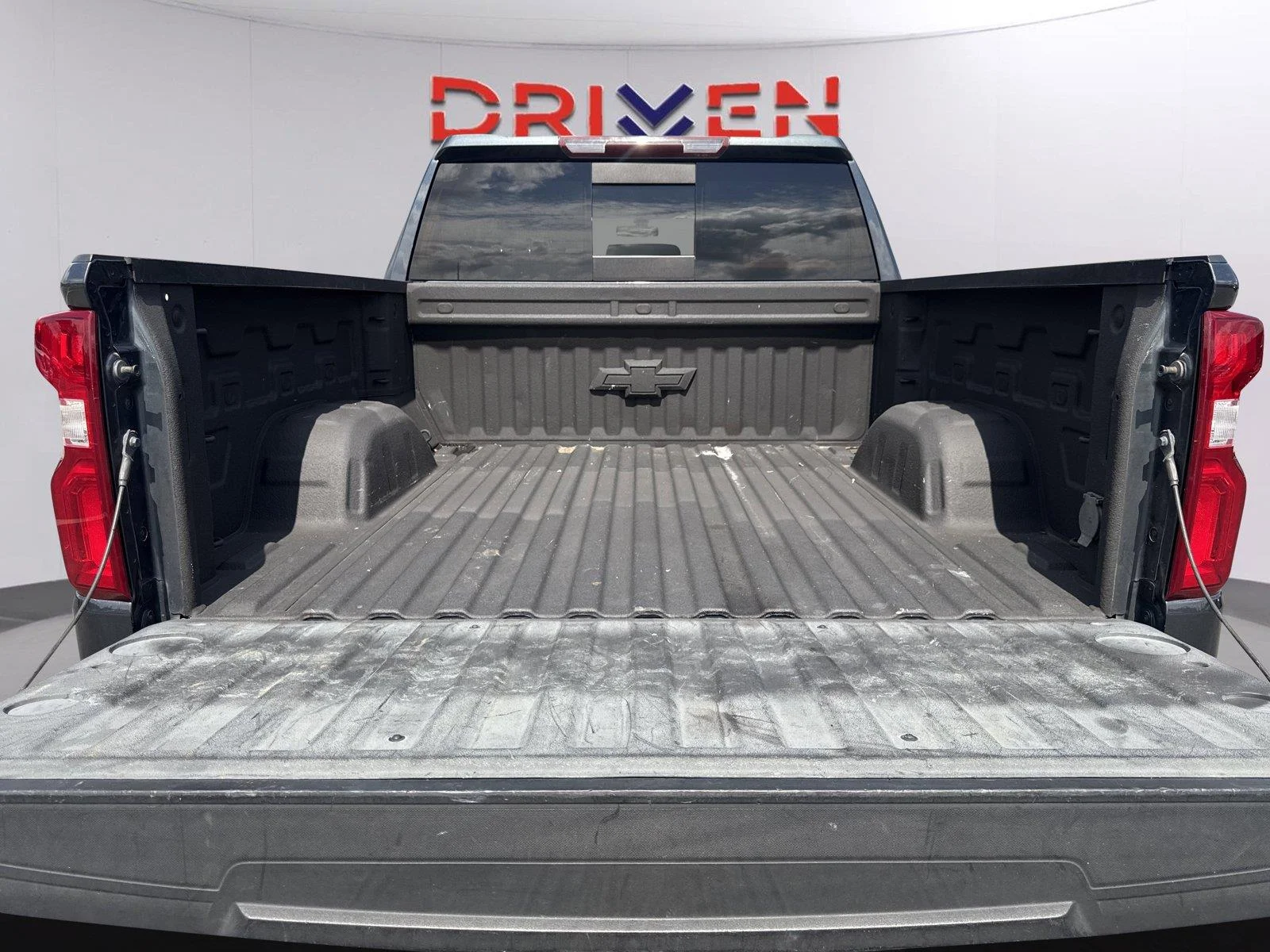 Used 2021 SHADOW GRAY METALLIC Chevrolet RST image 34