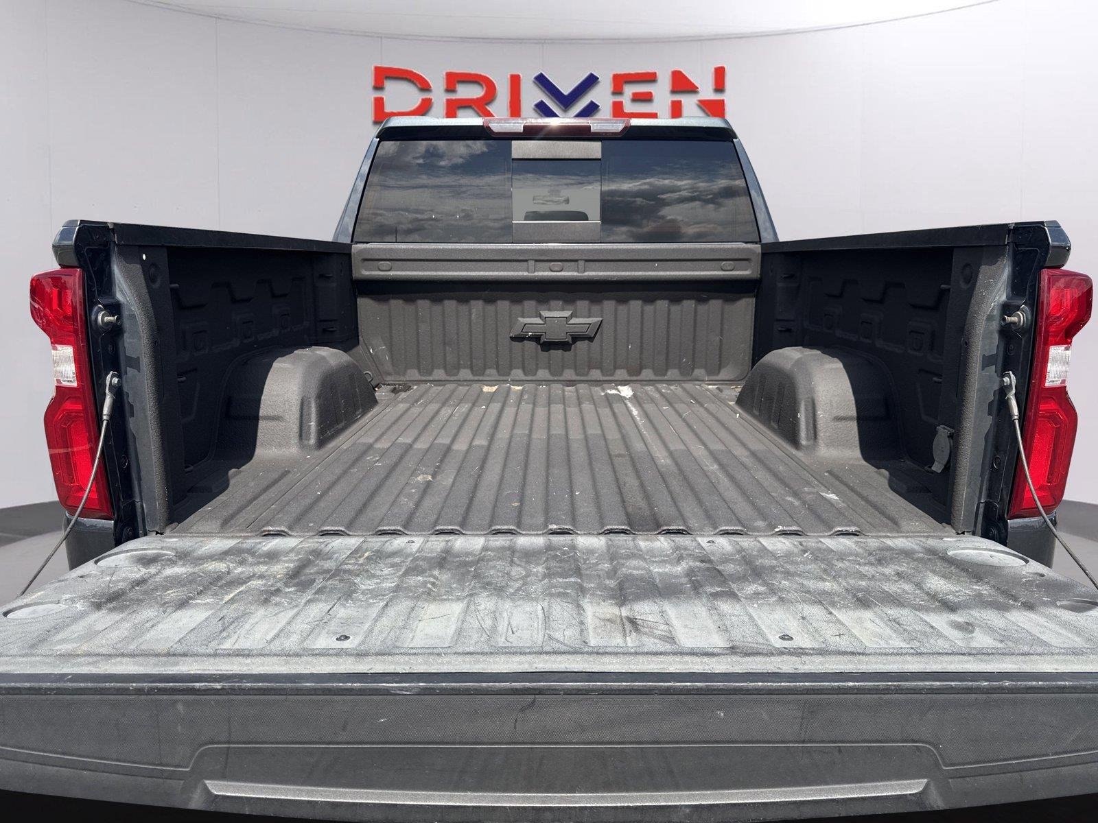 Used 2021 SHADOW GRAY METALLIC Chevrolet RST image 34