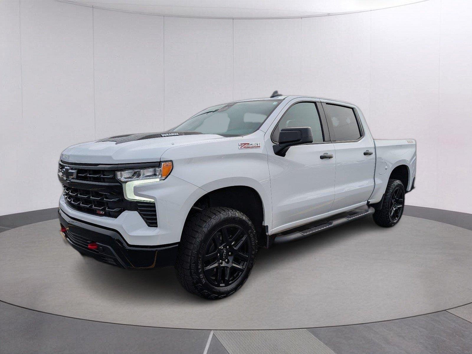 Used 2025 Summit White Chevrolet LT Trail Boss image 1