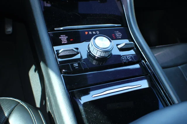 Used 2022 Diamond Black Crystal Pearlcoat Jeep Overland image 11