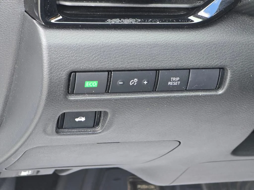 Used 2024 White Nissan SV image 8