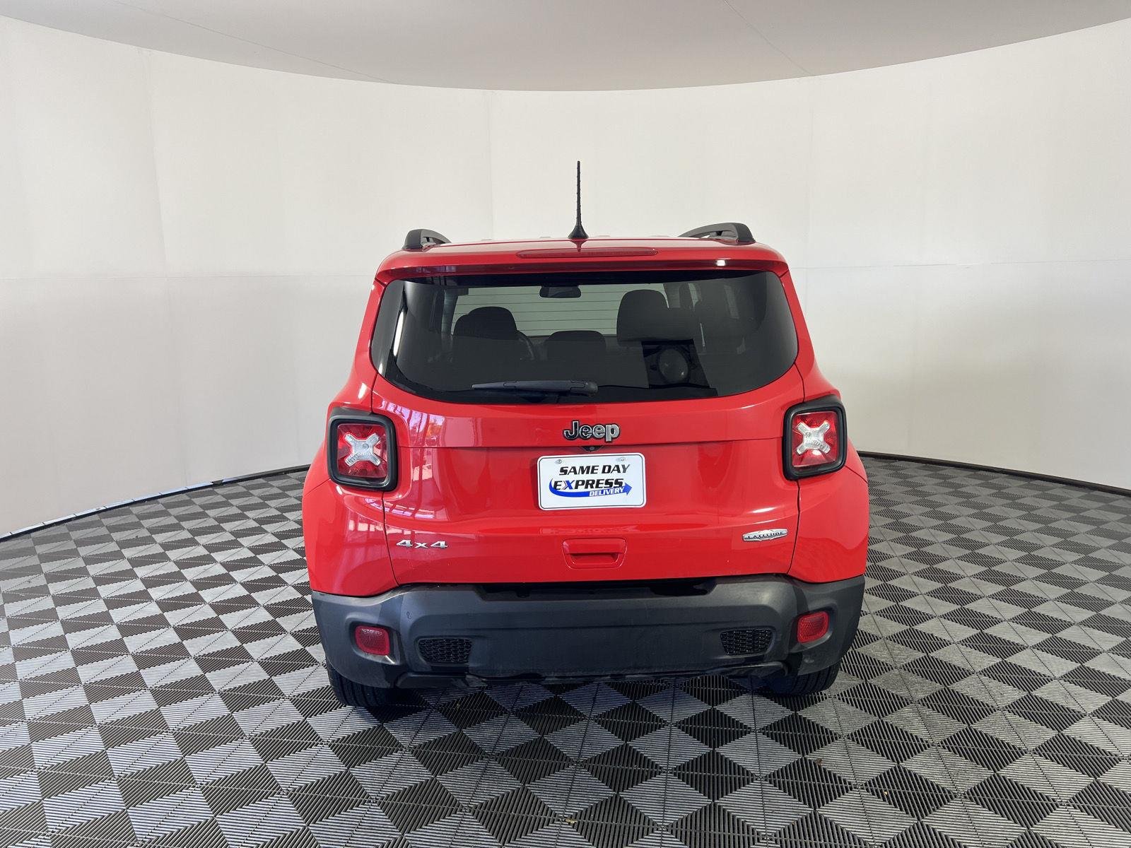 Used 2020 Colorado Red Clearcoat Jeep Latitude image 26