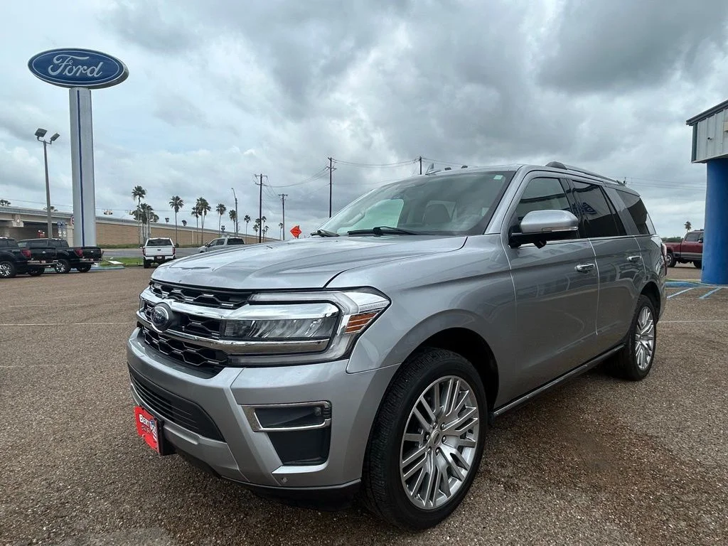 Used 2023 Silver Ford Limited image 3