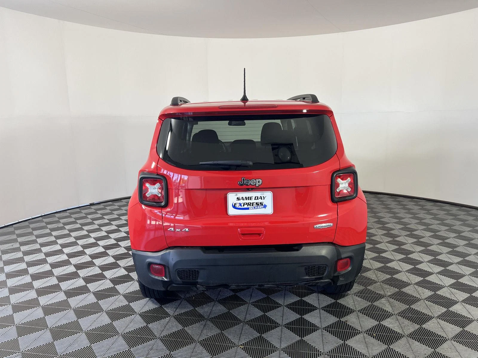 Used 2020 Colorado Red Clearcoat Jeep Latitude image 26