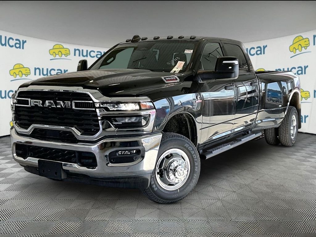 New 2026 Diamond Black Crystal Pearl-Coat Exterior Paint RAM Tradesman image 4