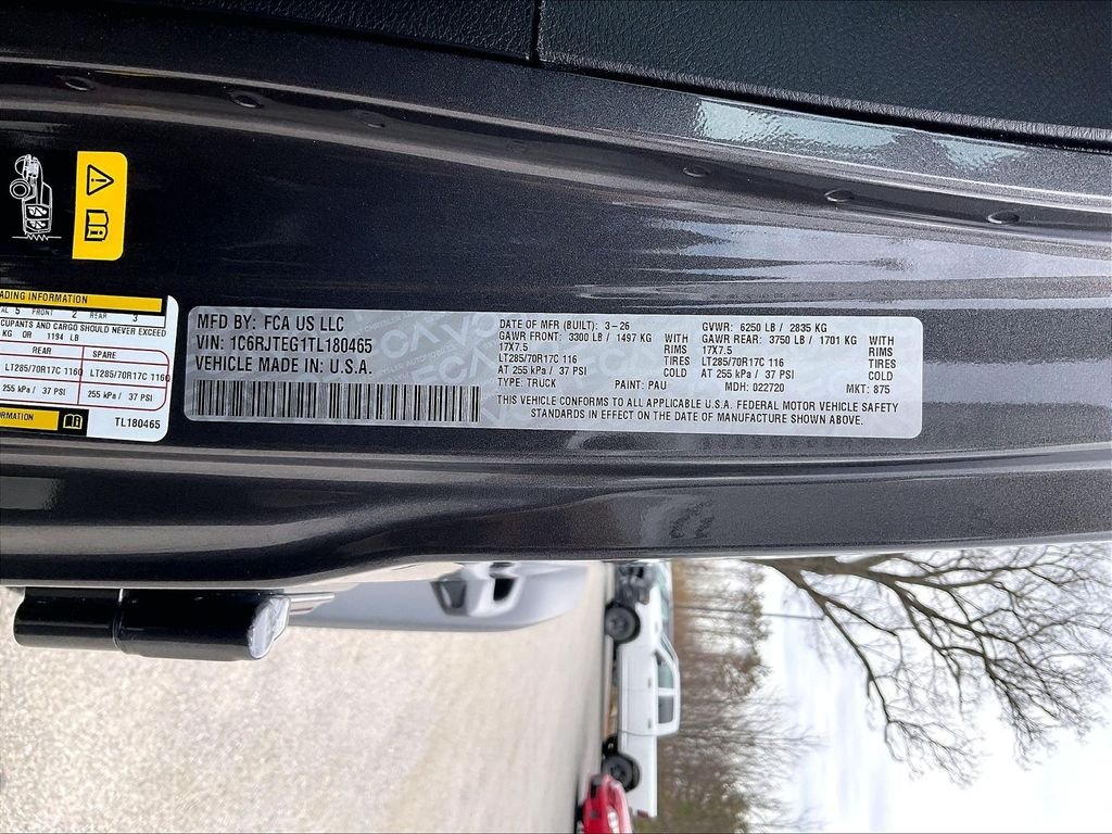 New 2026 Granite Crystal Metallic Clearcoat Jeep Mojave image 16