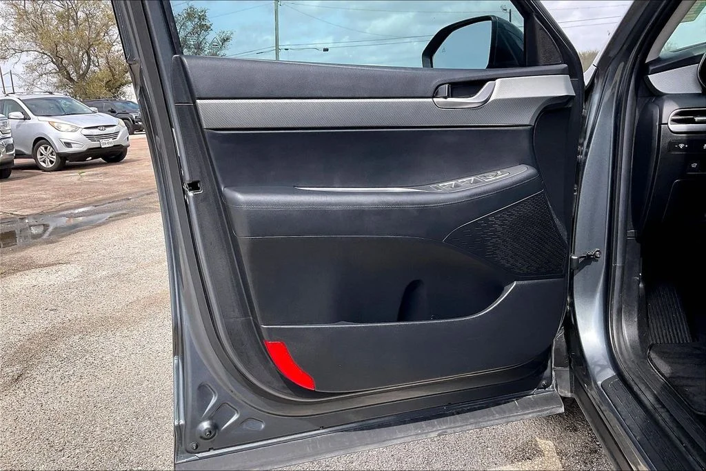 Used 2025 Gray Hyundai SEL image 17