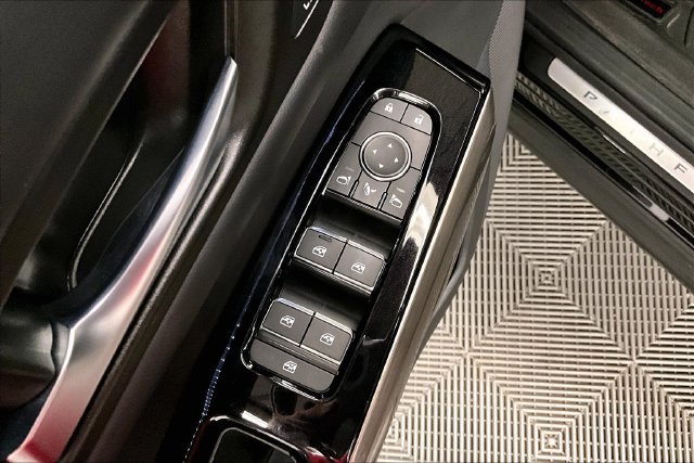 Used 2023 Super Black Nissan Platinum image 32