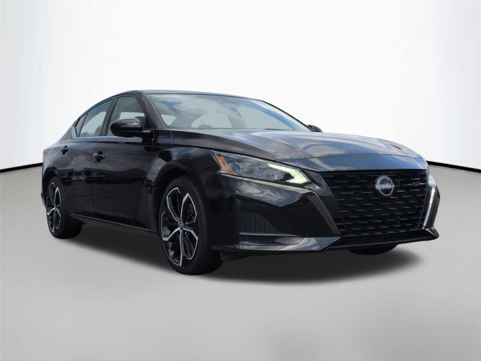 Used 2024 Super Black Nissan 2.5 SR image 7