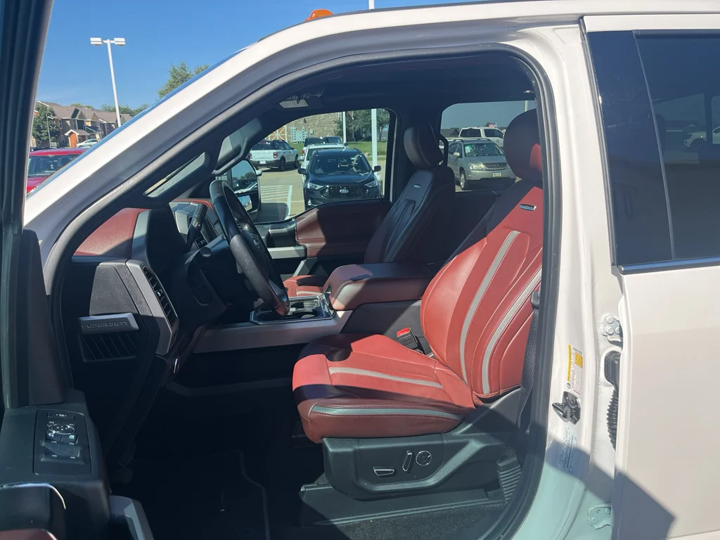 Used 2018 White Platinum Tri-Coat Metallic Ford Platinum image 11