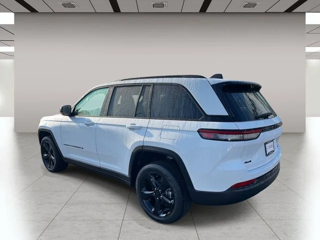New 2025 Bright White Clear-Coat Exterior Paint Jeep Limited image 6