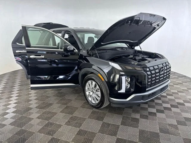 Used 2025 Black Hyundai SE image 13
