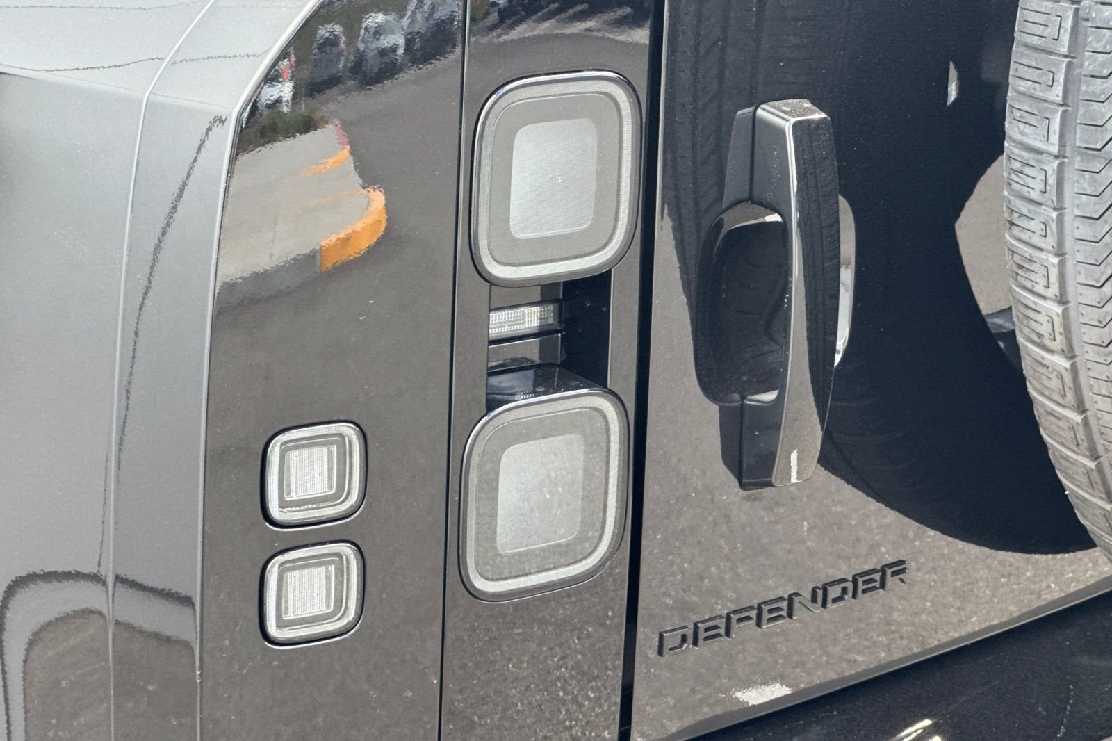 2026 Land Rover Defender X-Dynamic SE - Photo 34