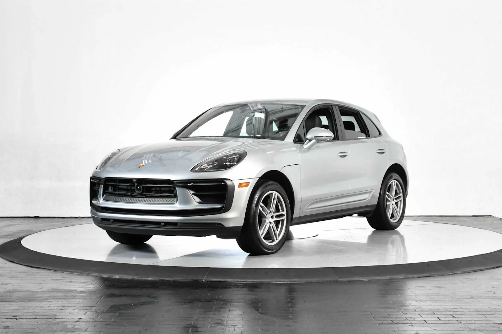 2024 Porsche Macan's photo