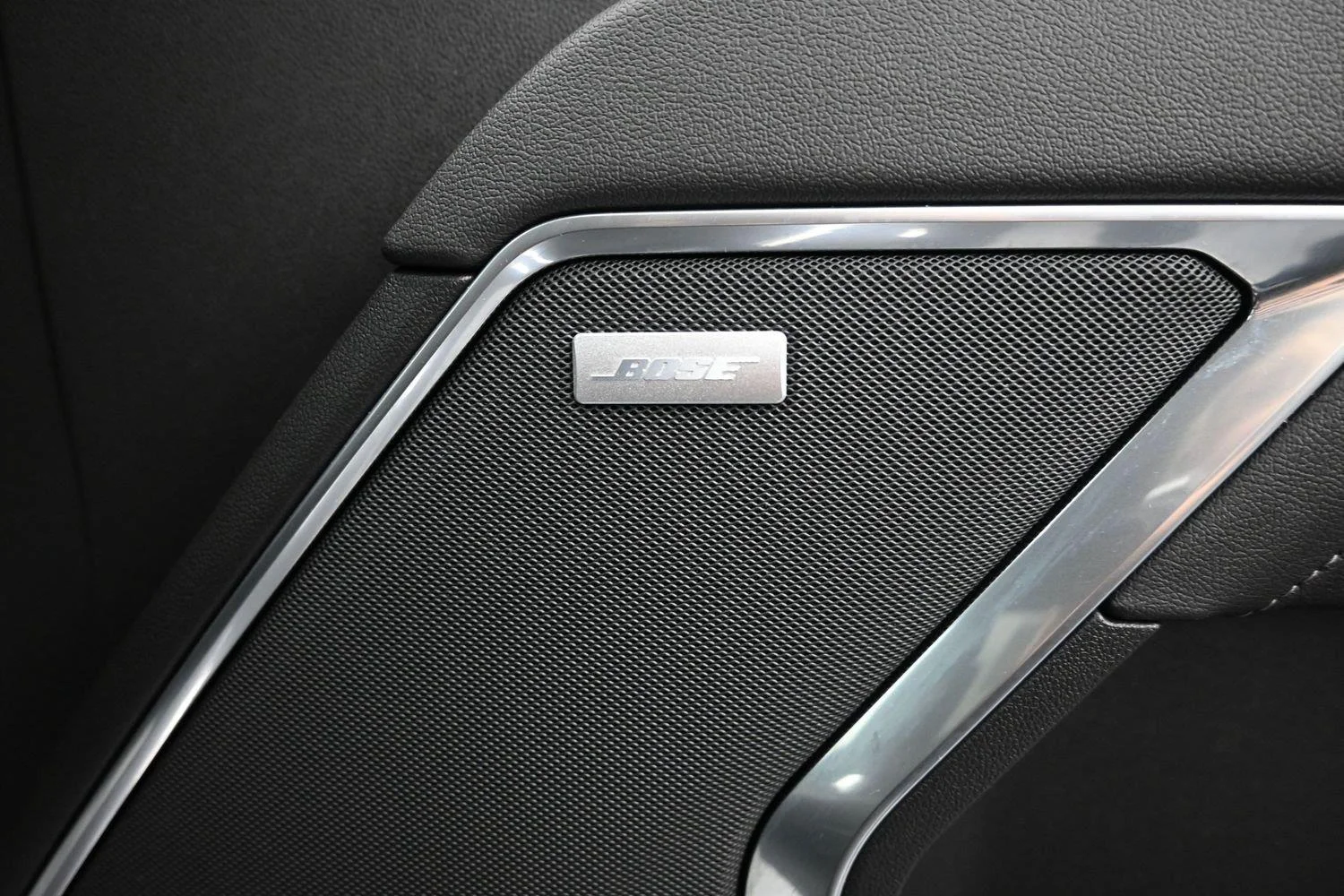 Used 2023 ONYX BLACK GMC SLT image 9