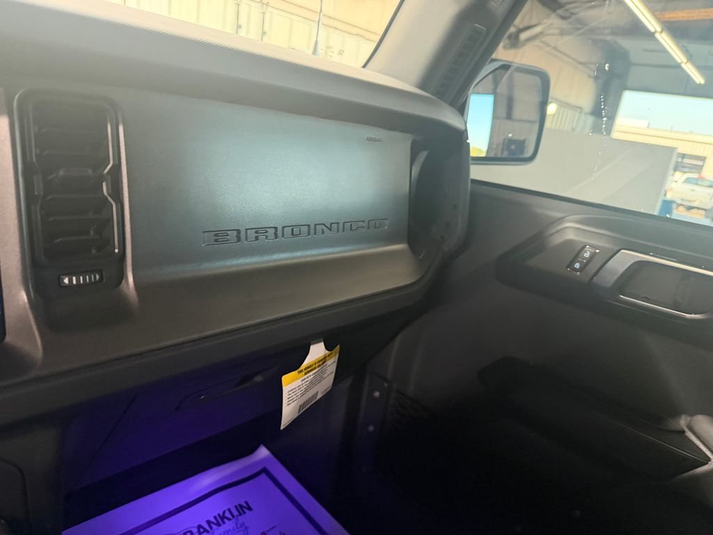 Used 2025 White Ford Badlands image 15