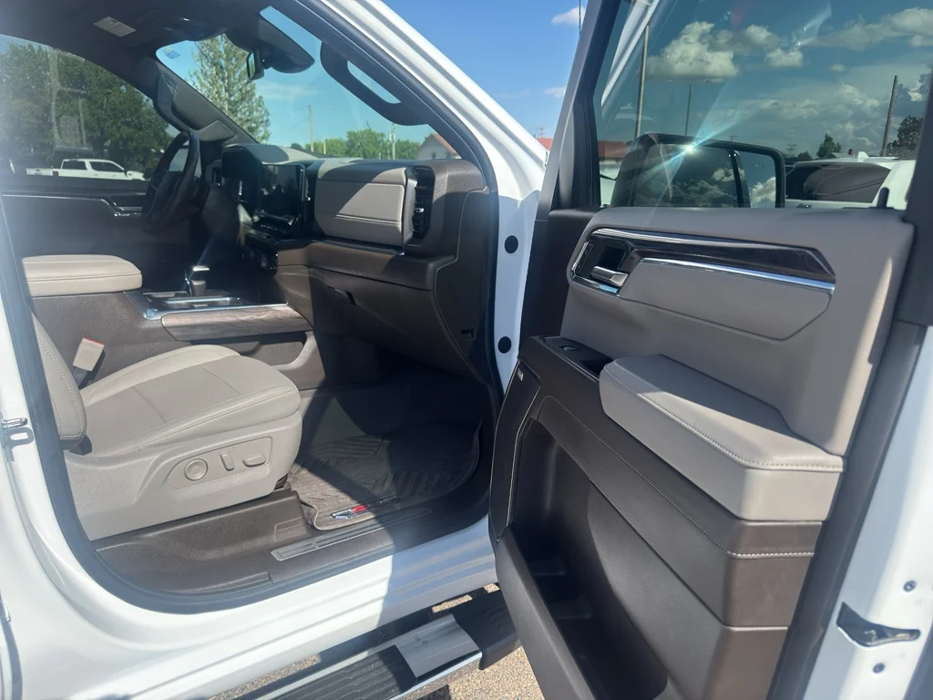 Used 2023 Summit White Chevrolet LTZ image 16