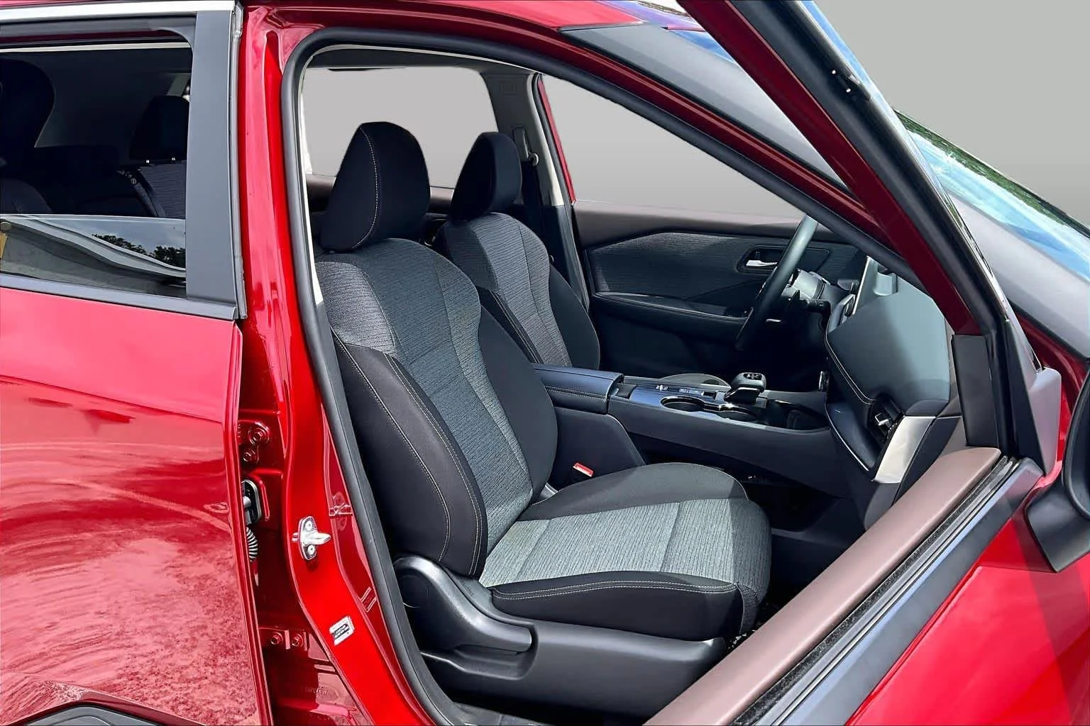 Used 2023 Scarlet Ember Tintcoat Nissan SV image 16
