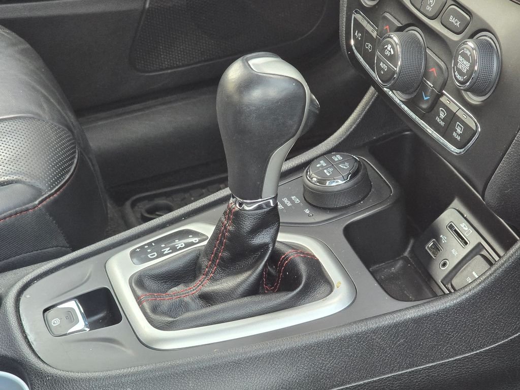 Used 2016 Black Jeep Trailhawk image 16