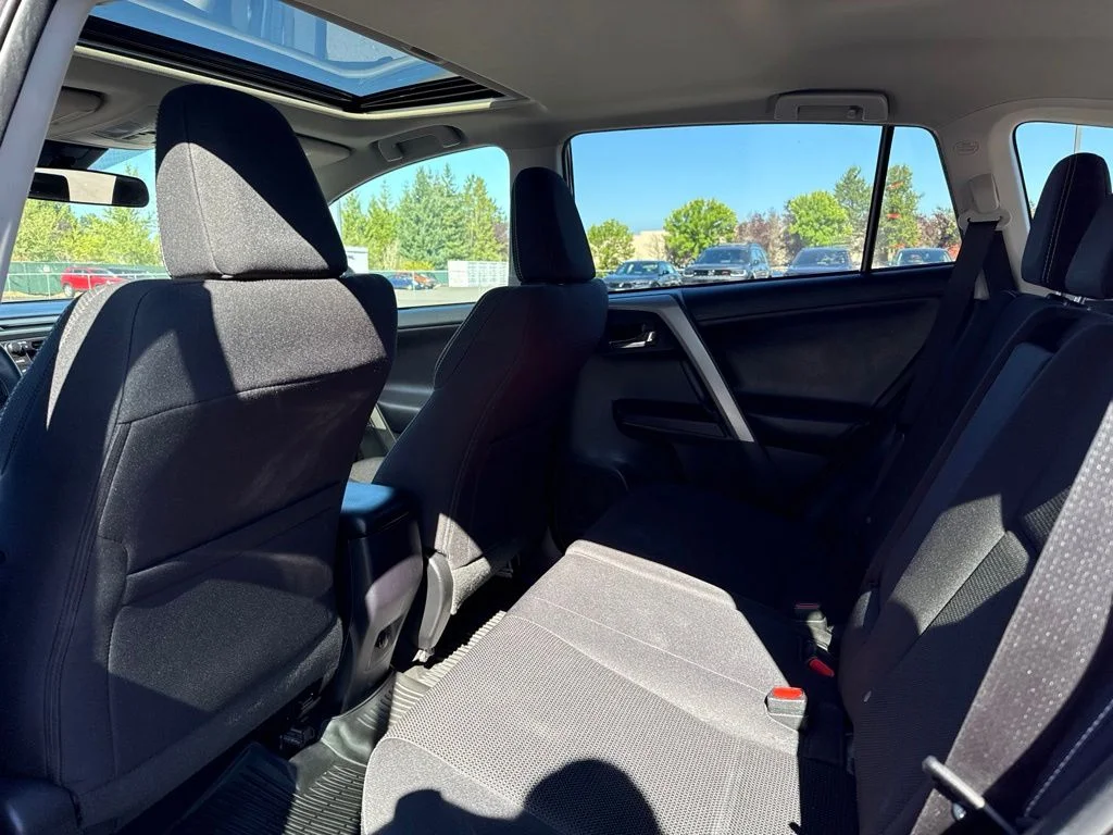 Used 2018 Ruby Flare Pearl Toyota XLE image 19