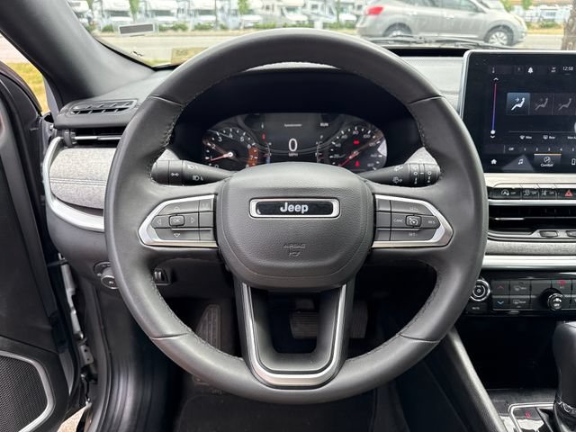 Used 2024 Silver Zynith Metallic Clearcoat Jeep Latitude image 18