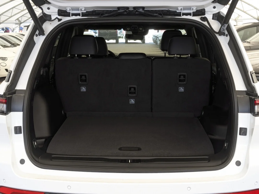 New 2026 White Jeep Altitude - - 4x4 - Power Sunroof - Trailer Tow Pkg - 20 Black Wheels - Remote Start & More! image 29