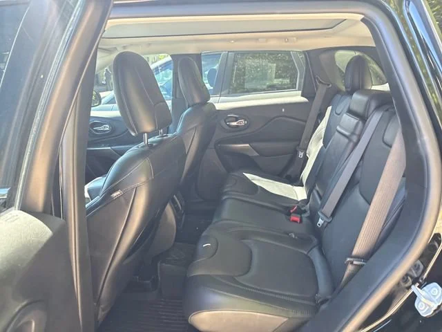 Used 2019 Diamond Black Crystal Pearlcoat Jeep Limited image 13