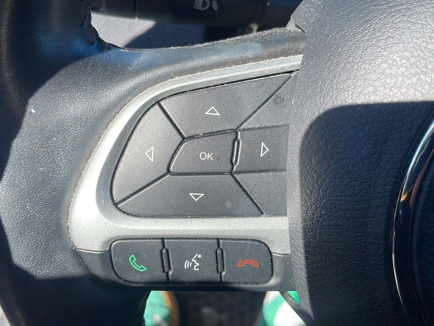 Used 2020 Olive Green Pearlcoat Jeep Latitude image 4