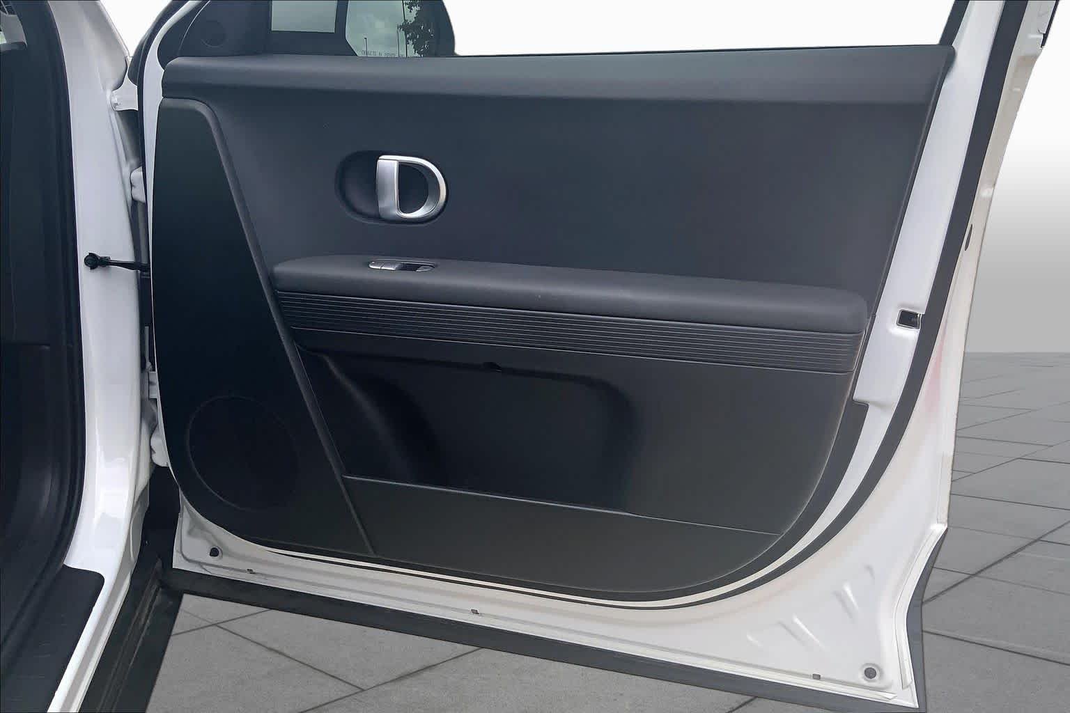 Used 2024 Atlas White Hyundai SEL image 22