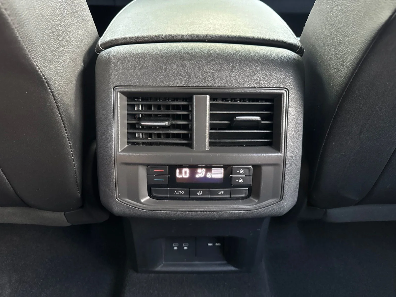 Used 2023 Deep Black Pearl Effect Volkswagen 3.6L V6 SE w/Technology image 21