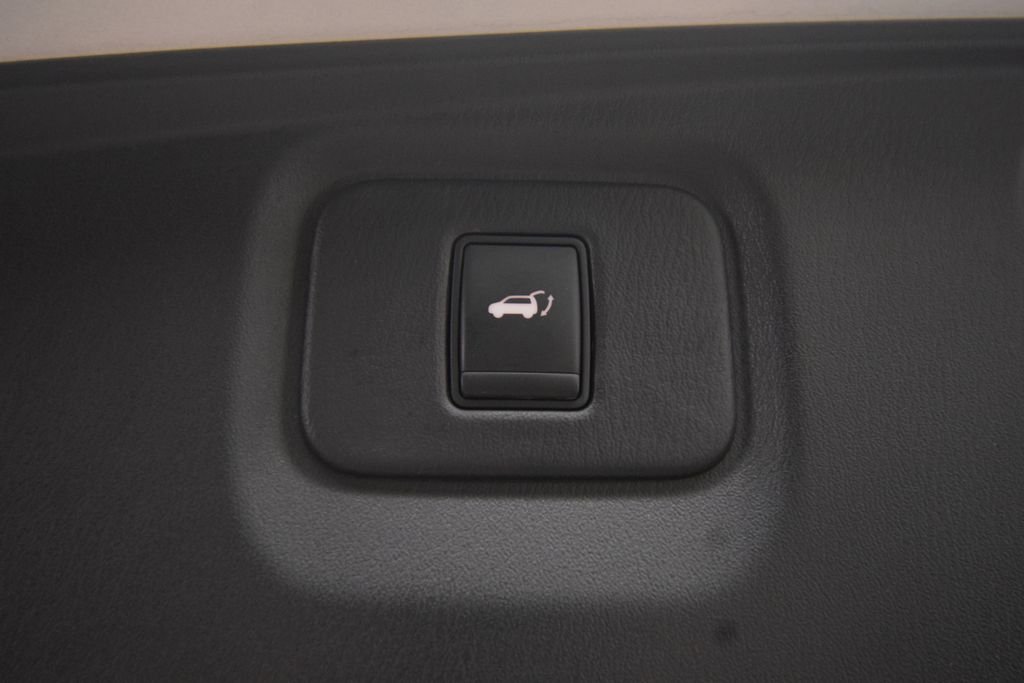 Used 2016 Silver Nissan Platinum image 28