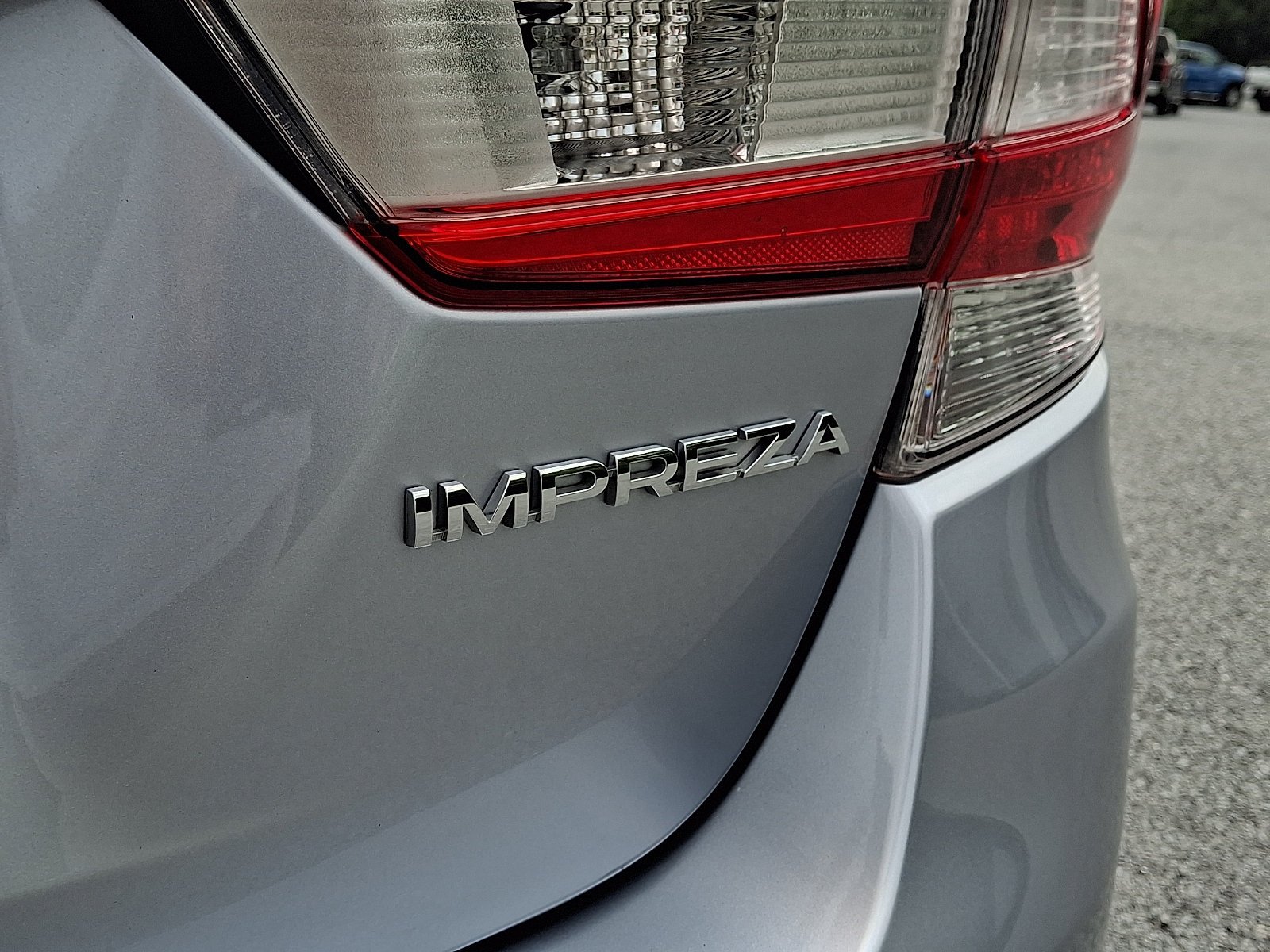 Used 2023 Ice Silver Metallic Subaru Premium image 30