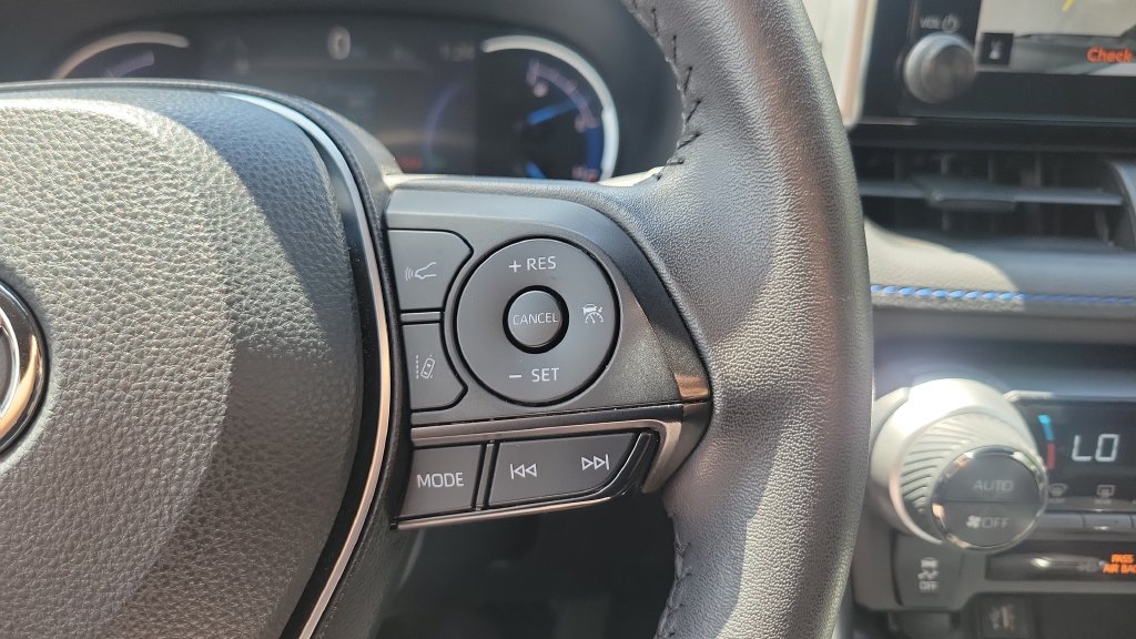 2025 Toyota RAV4 SE - Photo 21