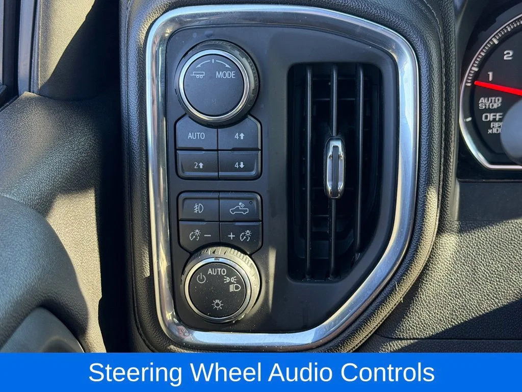 Used 2020 SUMMIT WHITE Chevrolet RST image 18
