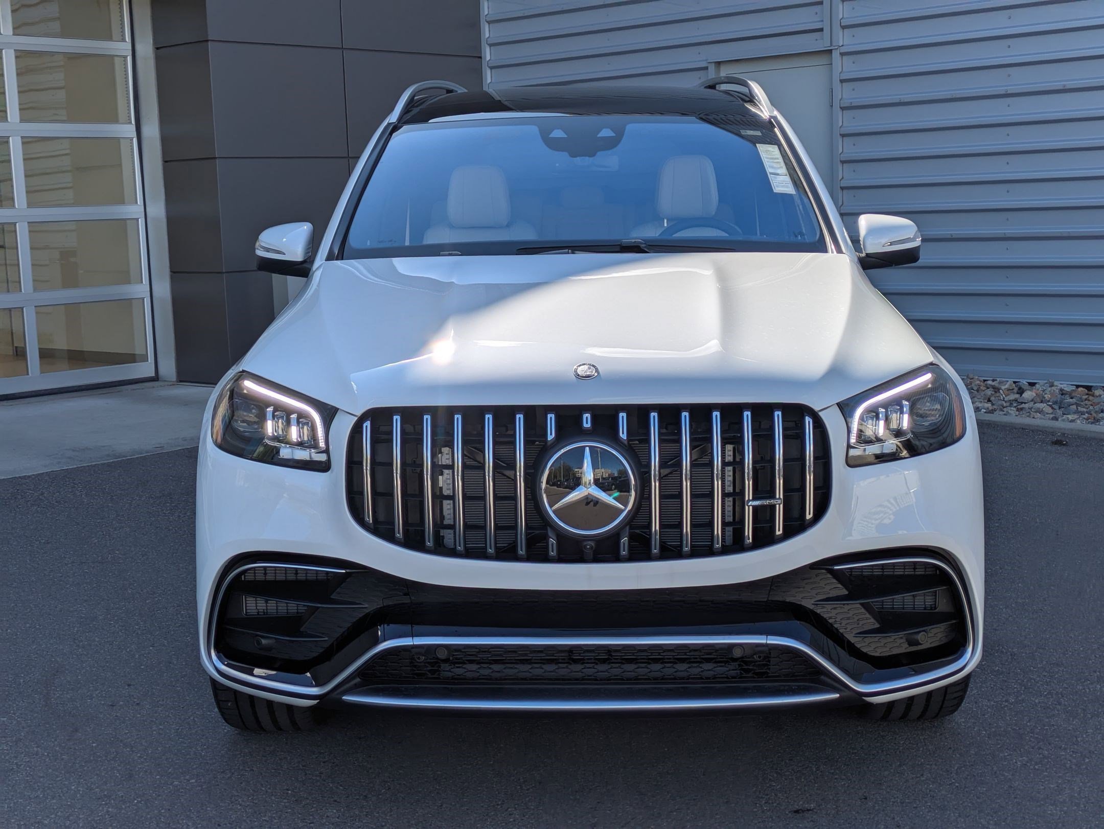 New 2026 MANUFAKTUR Moonlight White Metallic Mercedes-Benz AMG® GLS 63 image 9