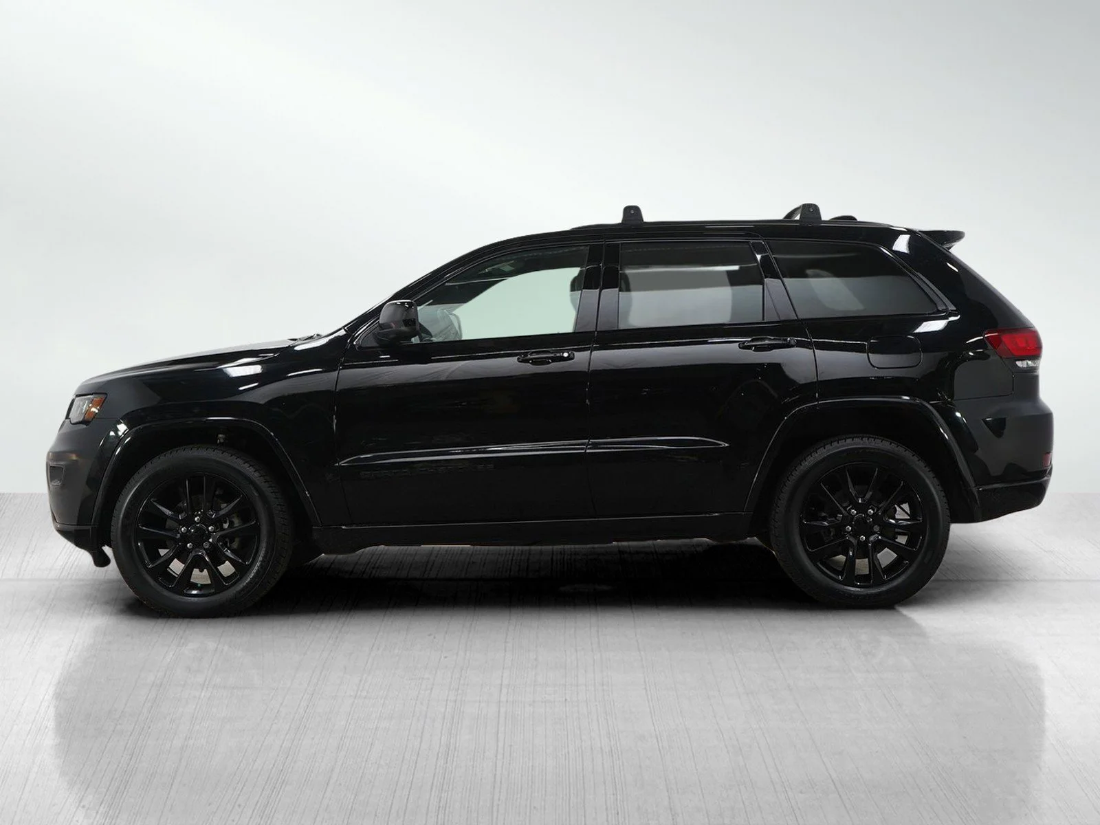 Used 2018 Jeep Grand Cherokee Altitude with VIN 1C4RJFAG4JC202469 for sale in Wayzata, Minnesota