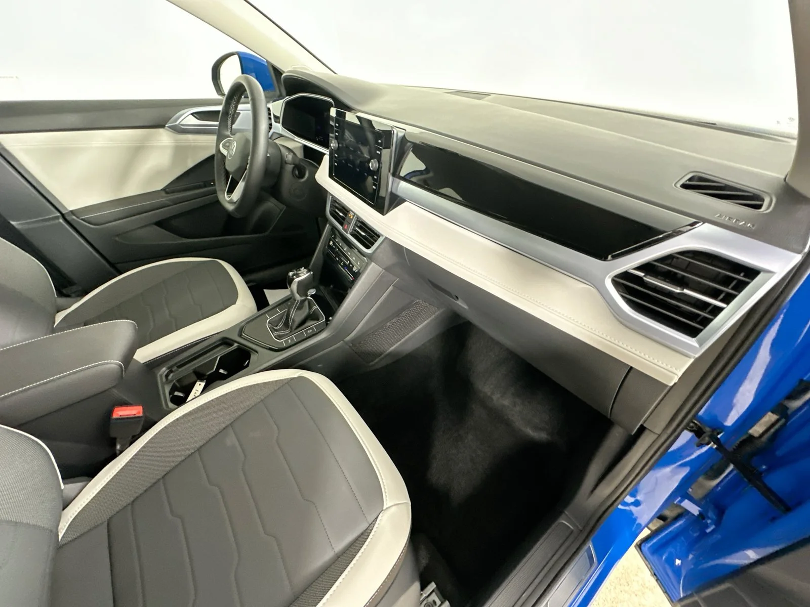 Used 2025 Blue Volkswagen  image 42