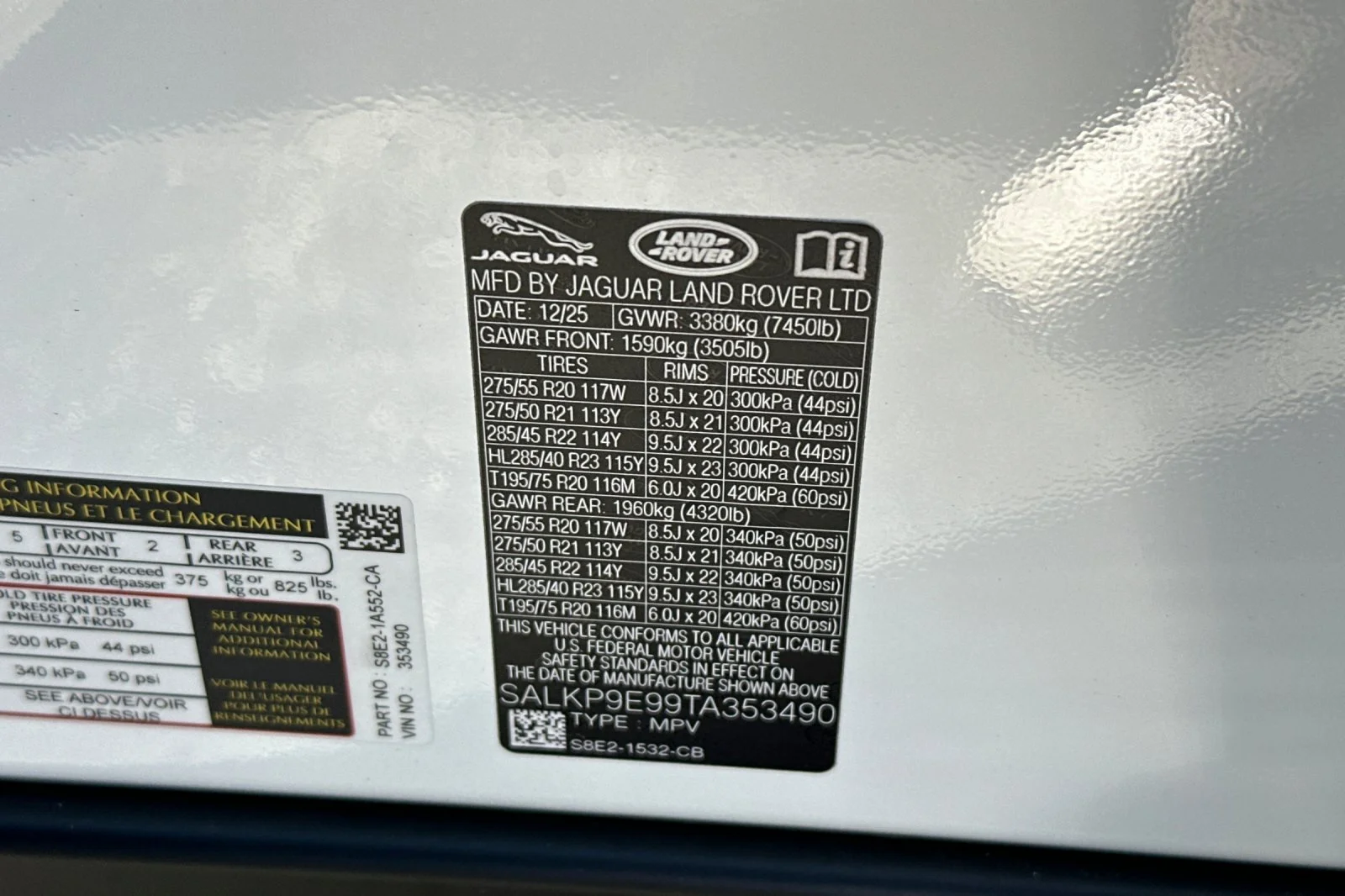 New 2026 Fuji White Land Rover SE image 29