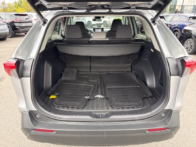 Used 2022 Silver Toyota XLE image 9