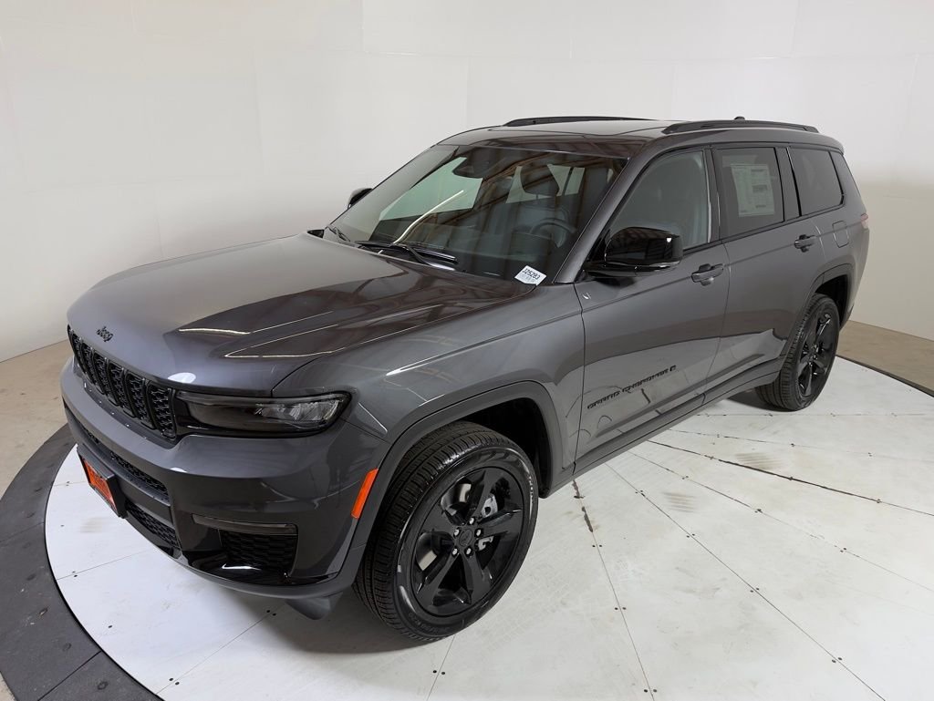New 2025 Baltic Gray Metallic Clear-Coat Exterior Paint Jeep Limited image 3