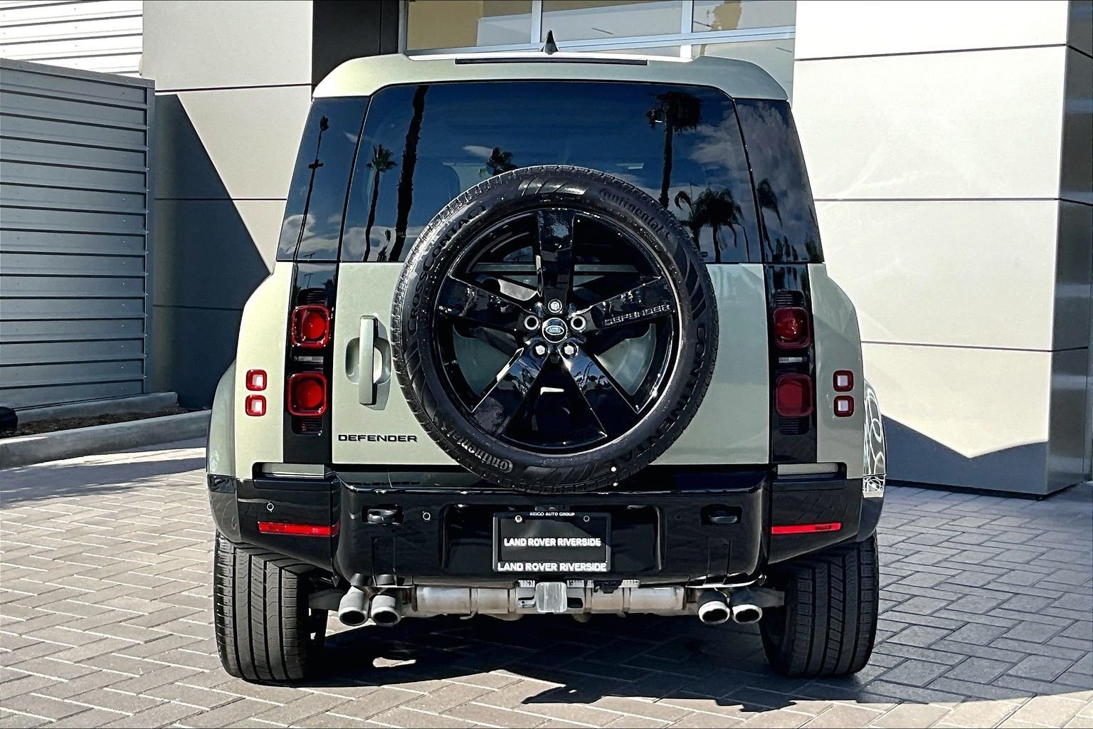 Used 2025 Green Land Rover X-Dynamic SE image 4