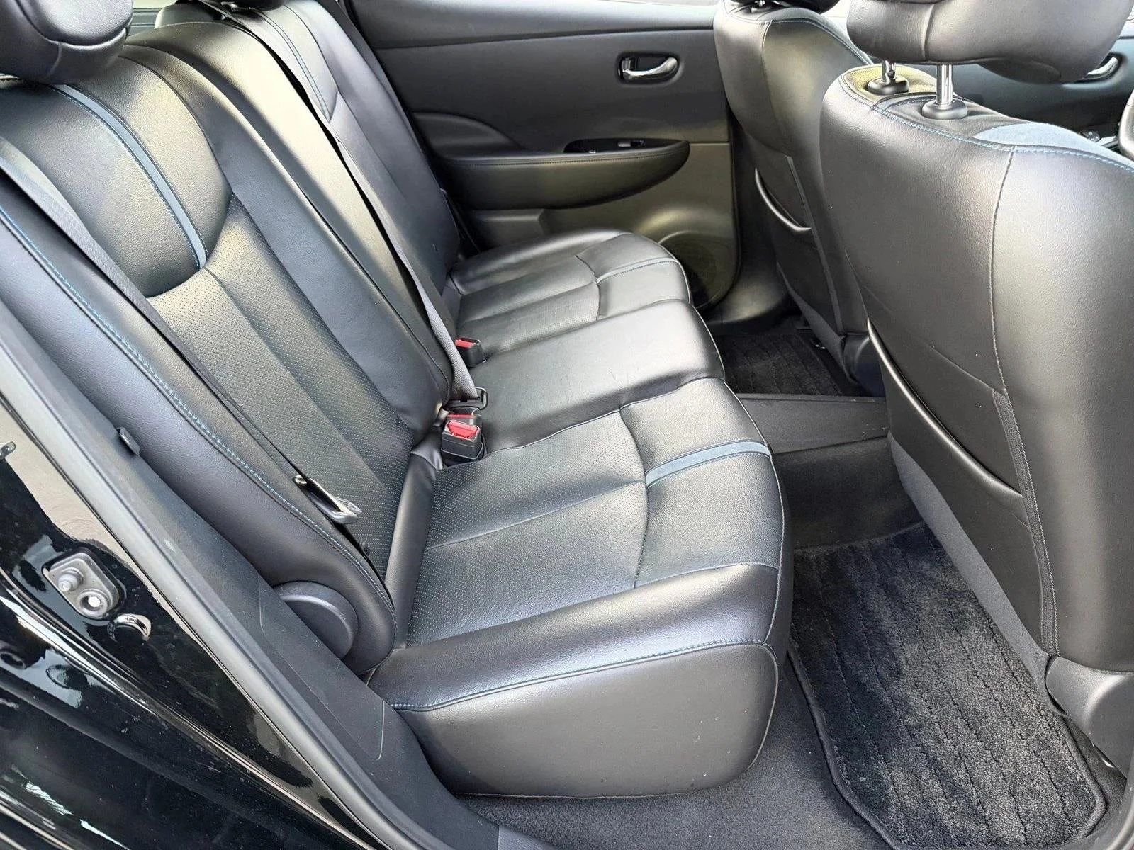 Used 2019 Super Black Nissan SL PLUS image 18