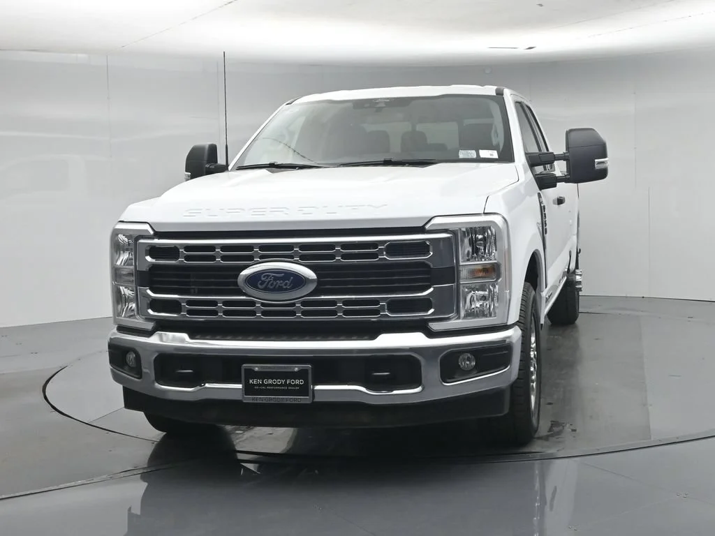 New 2026 Oxford White Ford XLT image 54