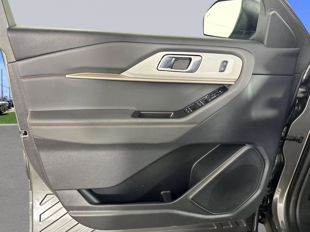 2025 Ford Explorer Active - Photo 16