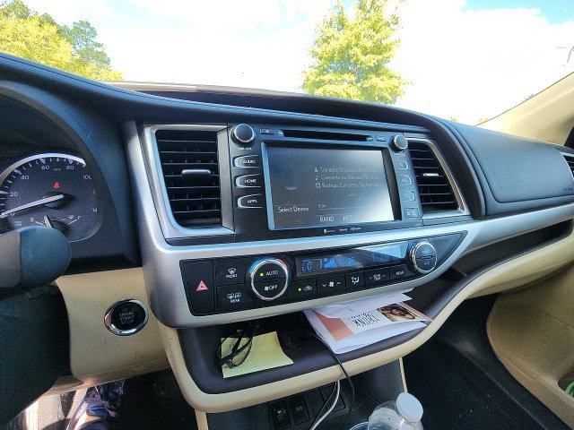 Used 2017 Blue Toyota XLE image 33