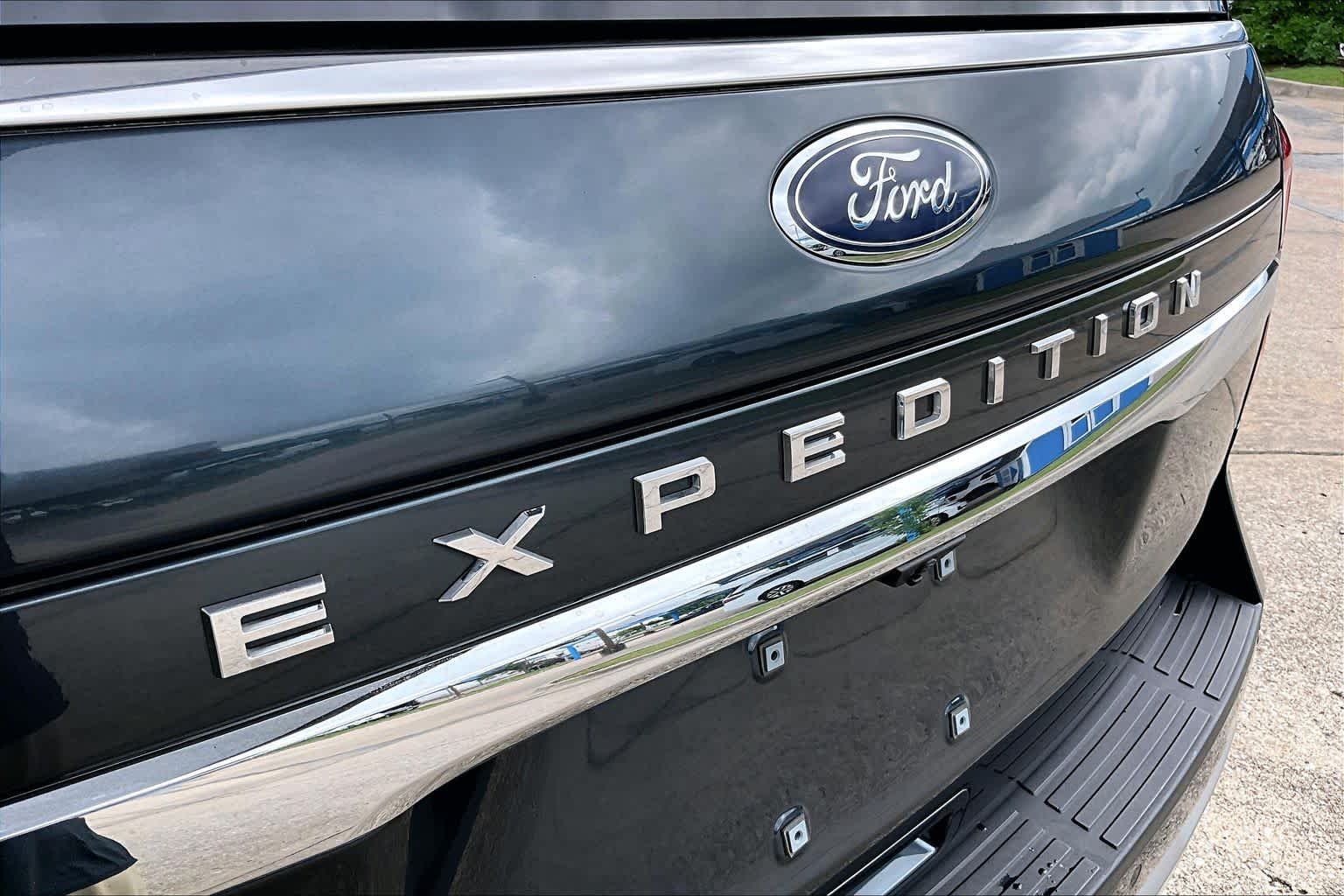 Used 2024 Stone Blue Metallic Ford Limited image 31