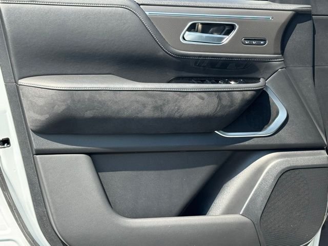 New 2026 RADIANT WHITE INFINITI Luxe 2WD image 12